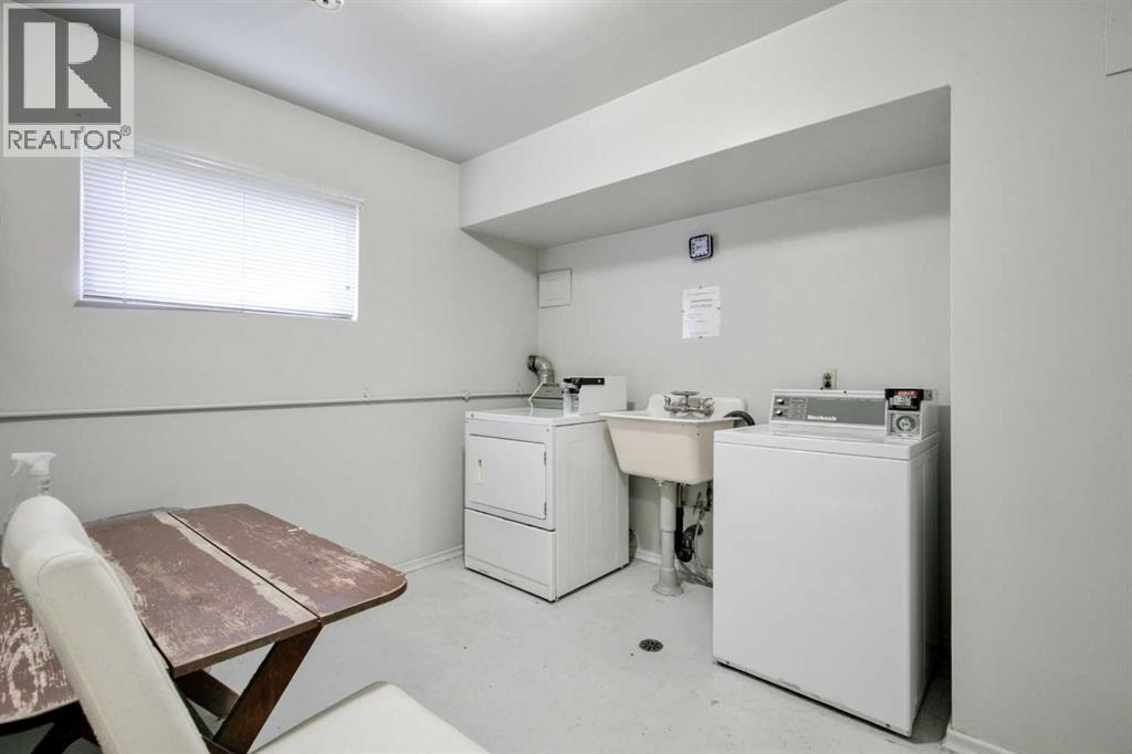 2705 38 Street SW - 19