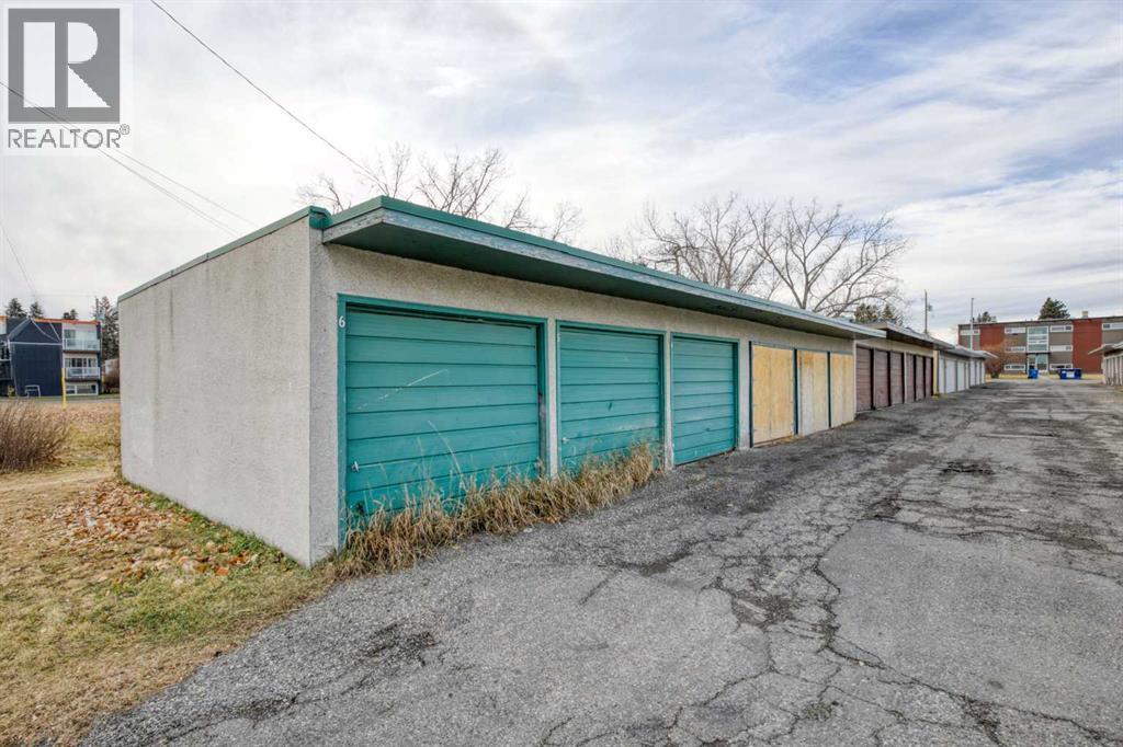 2705 38 Street SW - 25