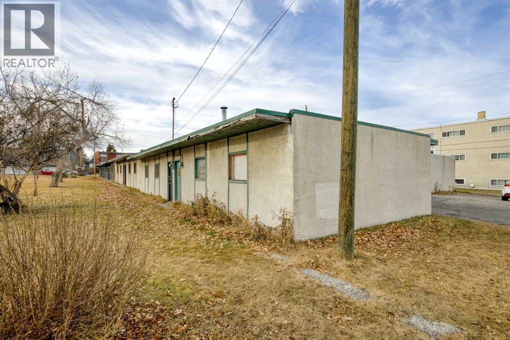 2705 38 Street SW - 26