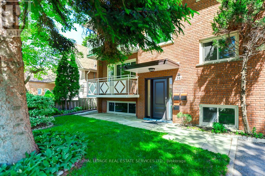 38 JELLICOE AVENUE - 1