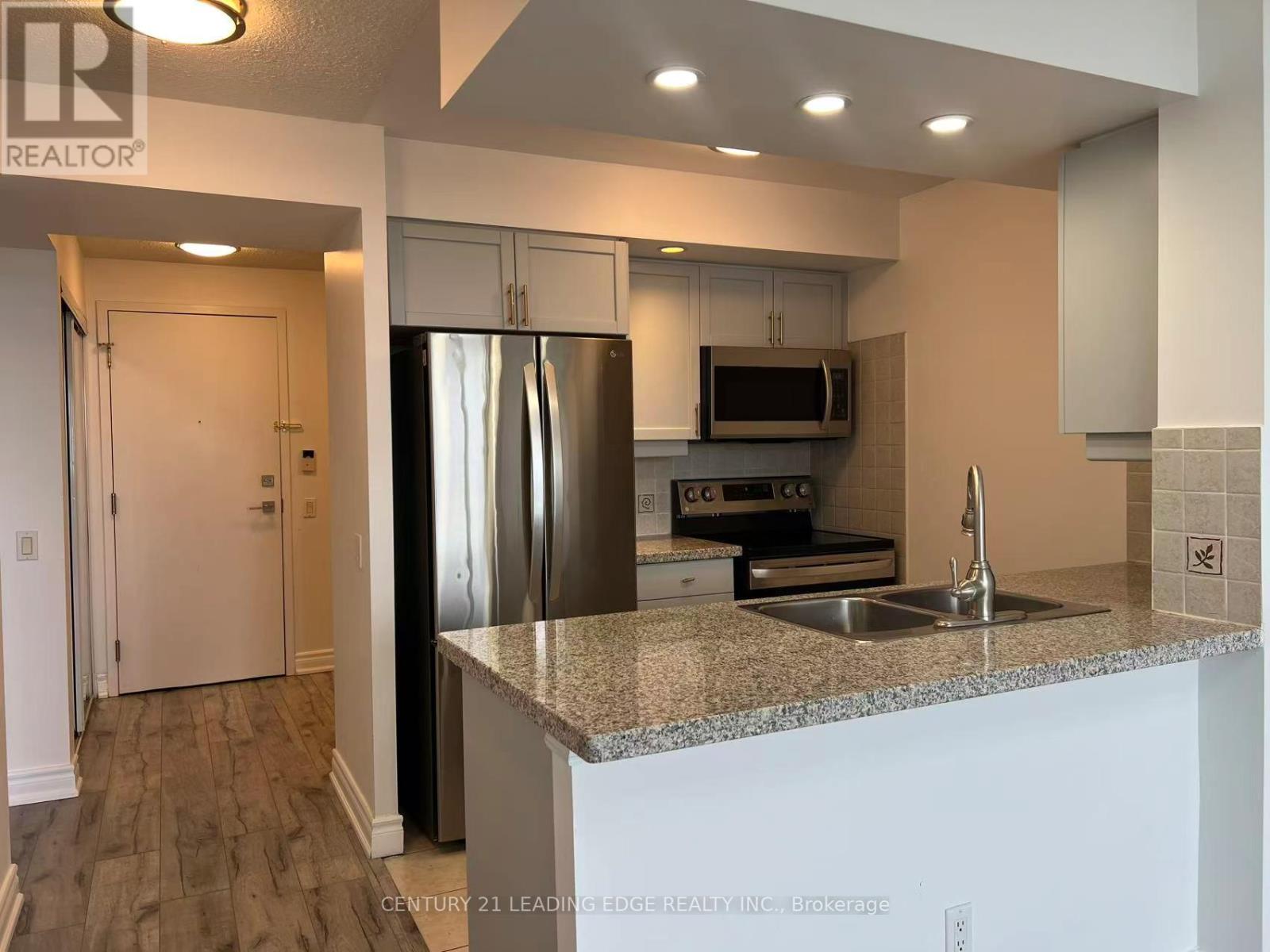 #913 10 NORTHTOWN WAY - 3