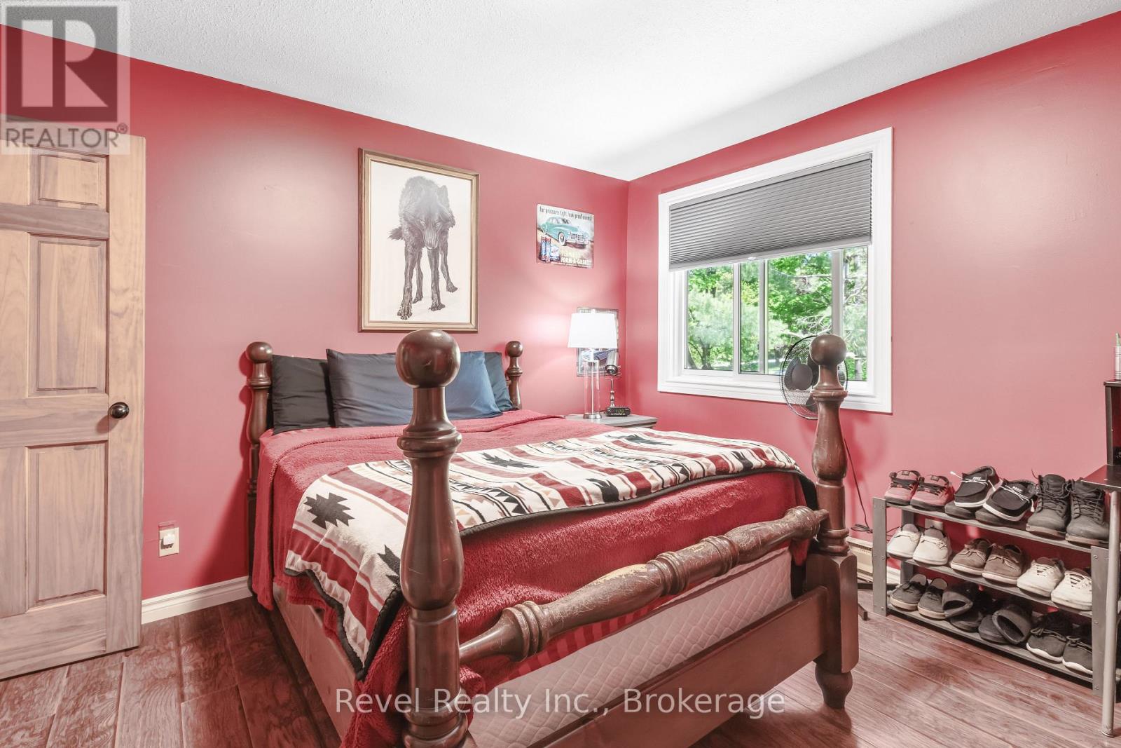 20 THE PINES LANE - 24
