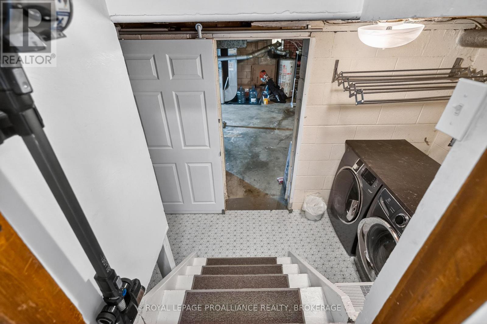 1268 GLENMORE AVENUE - 18