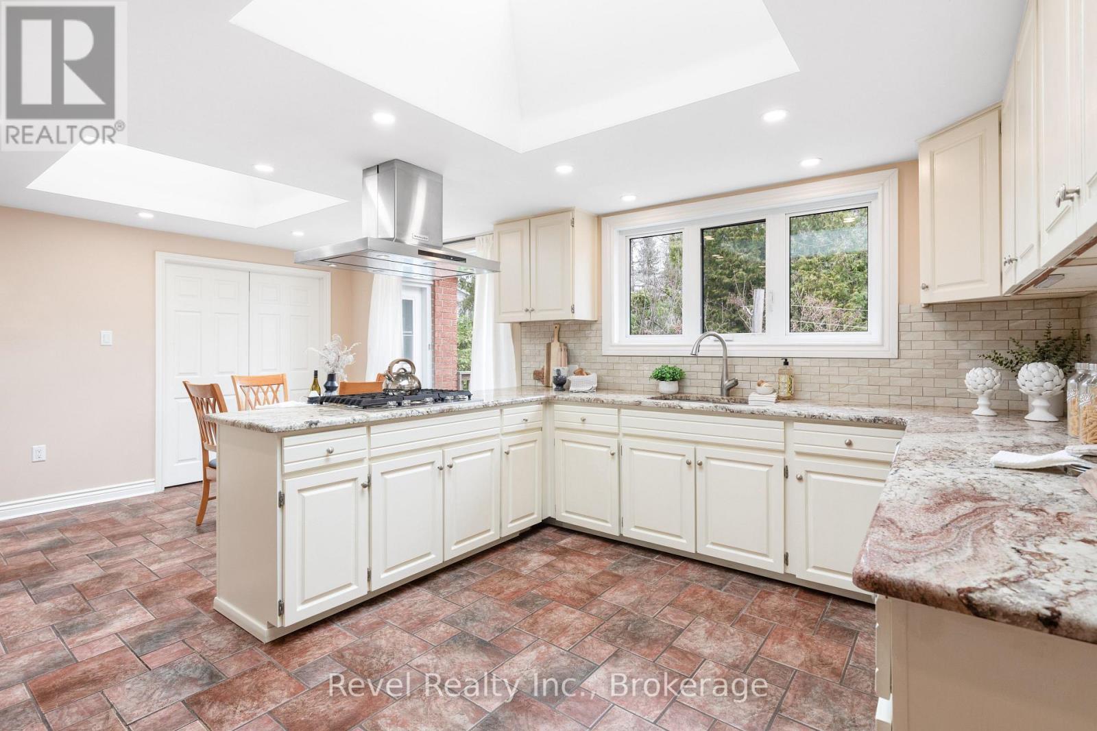 27 CEDAR CRESCENT - 10
