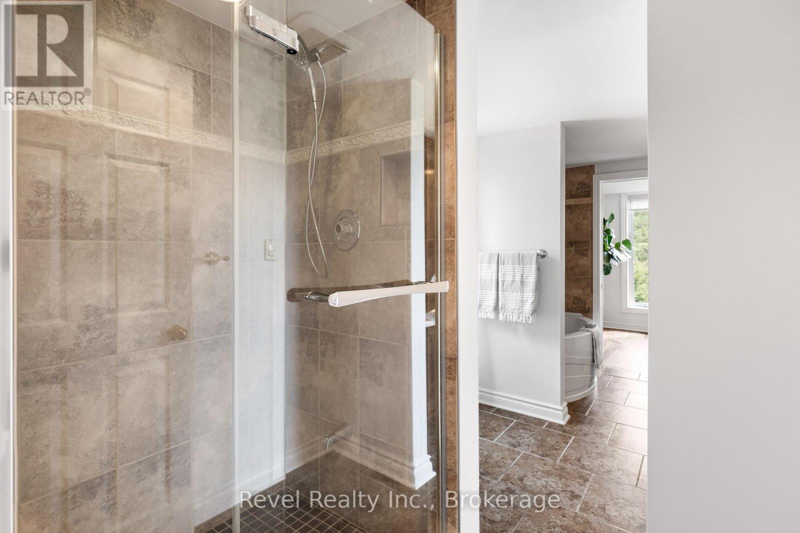 27 CEDAR CRESCENT - 28