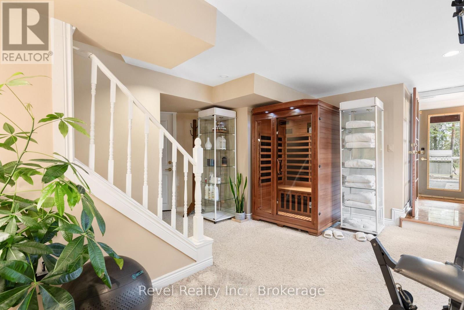 27 CEDAR CRESCENT - 30