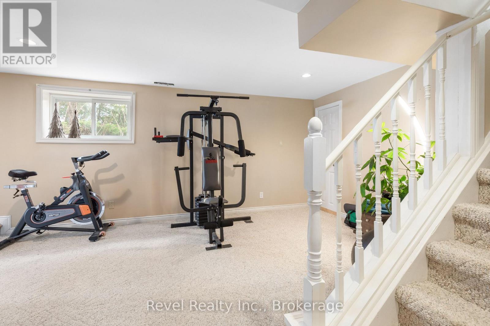 27 CEDAR CRESCENT - 31