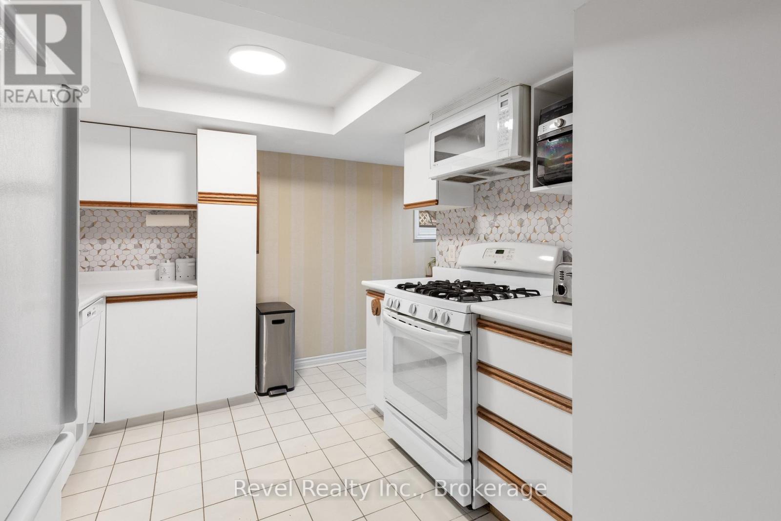 27 CEDAR CRESCENT - 35