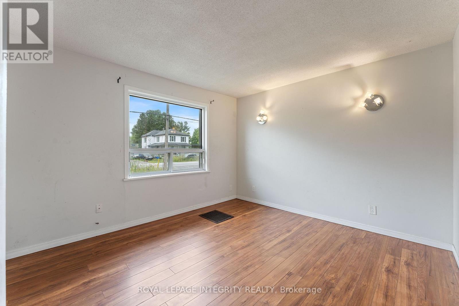 3823 DROUIN ROAD - 11