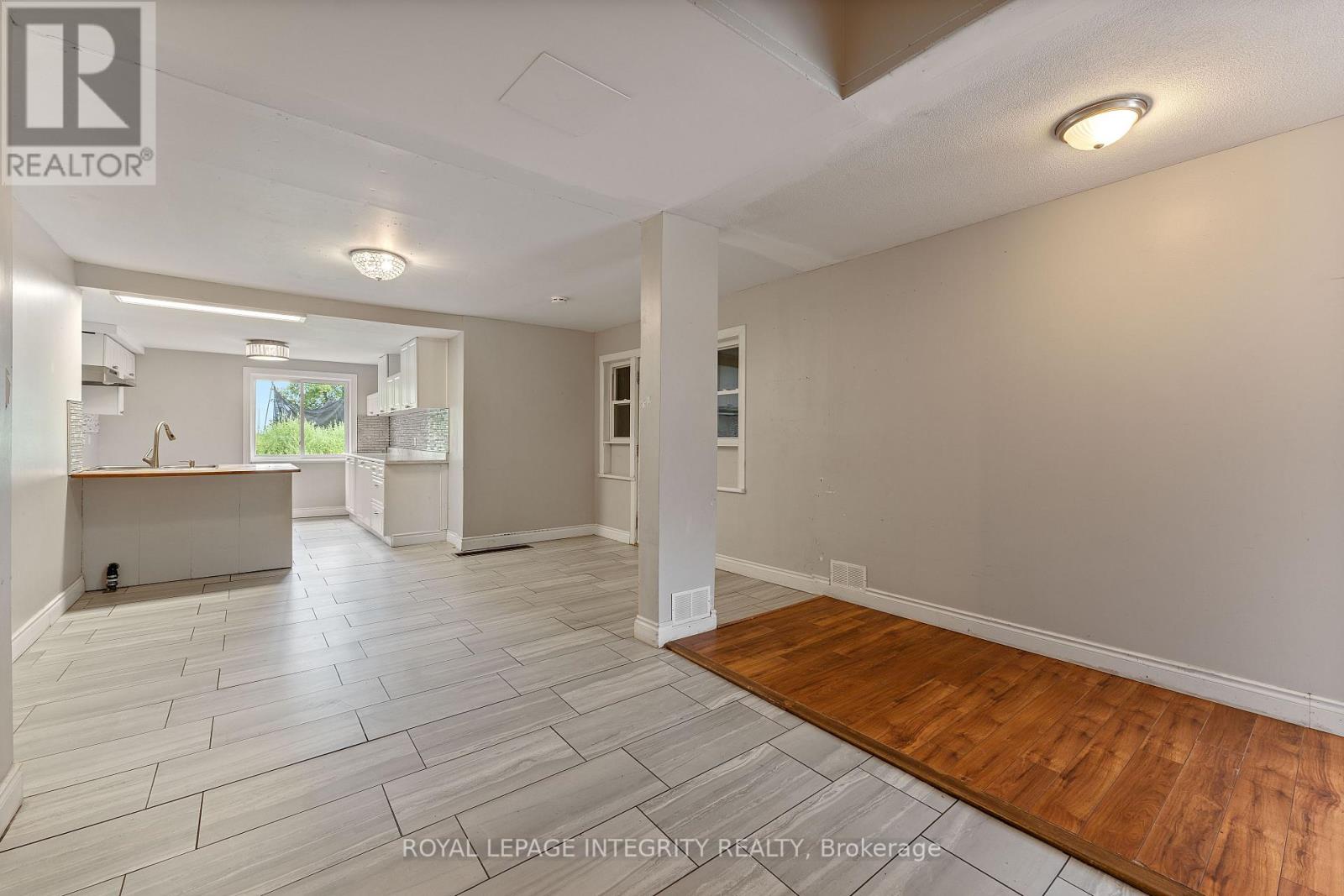 3823 DROUIN ROAD - 24