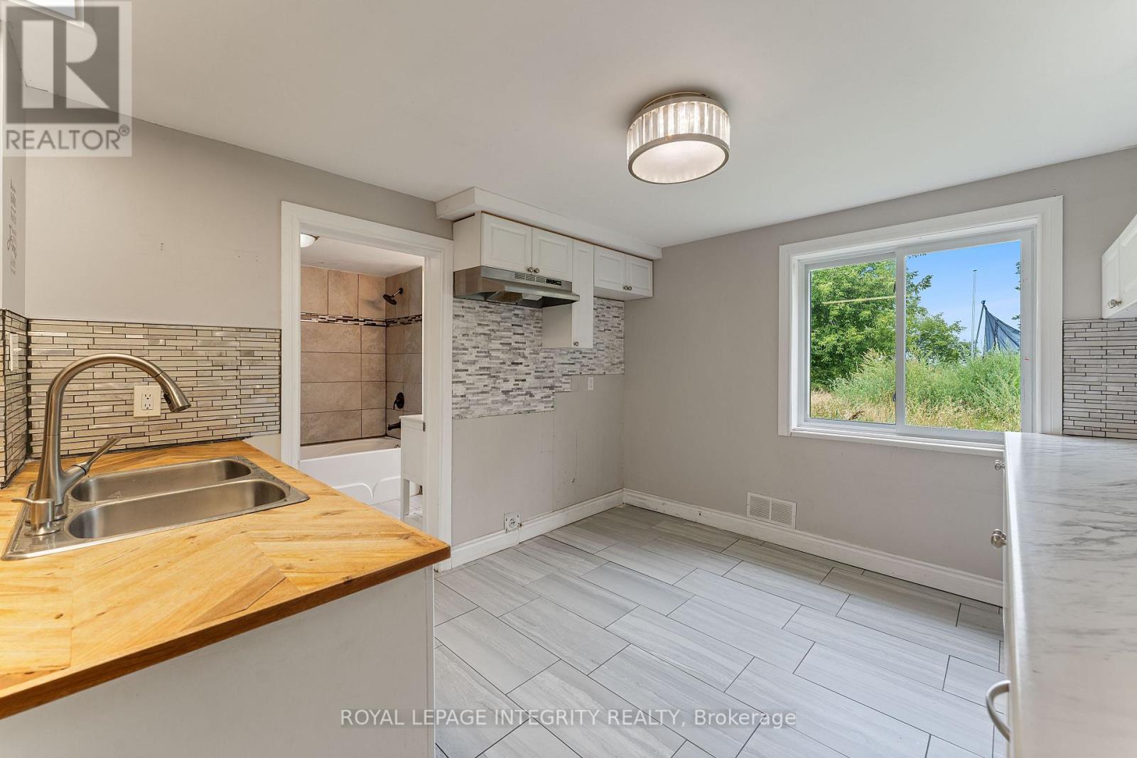 3823 DROUIN ROAD - 26
