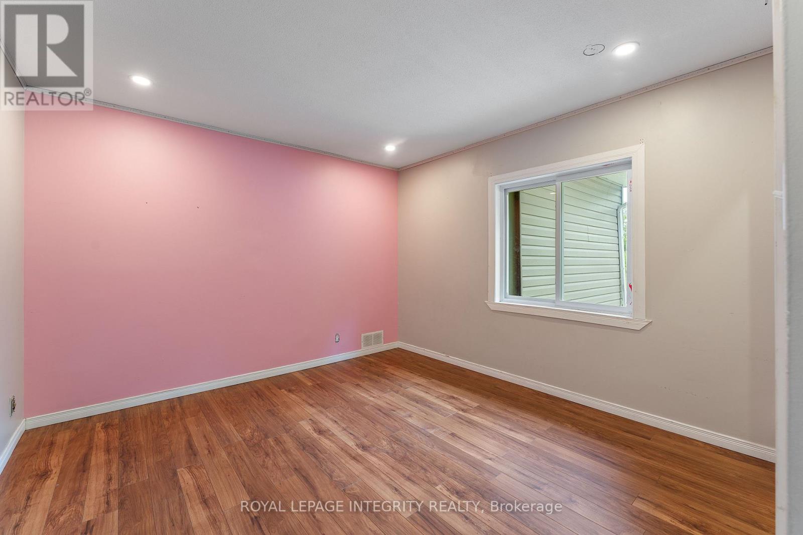 3823 DROUIN ROAD - 32
