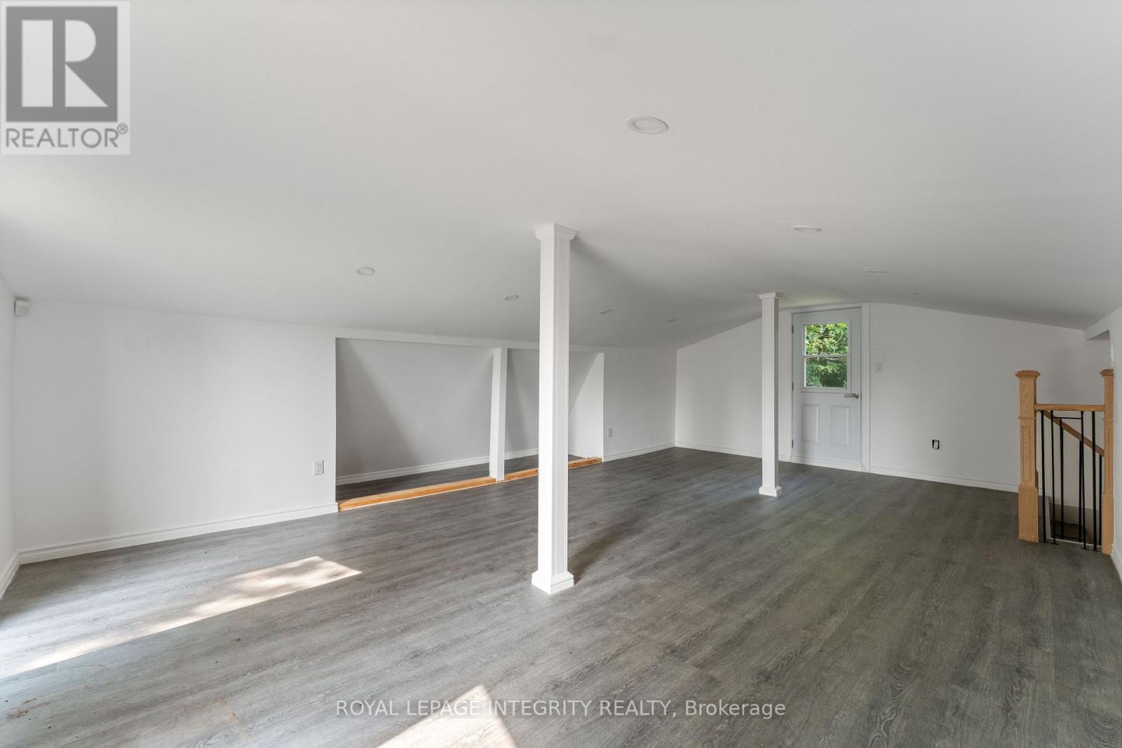 3823 DROUIN ROAD - 34