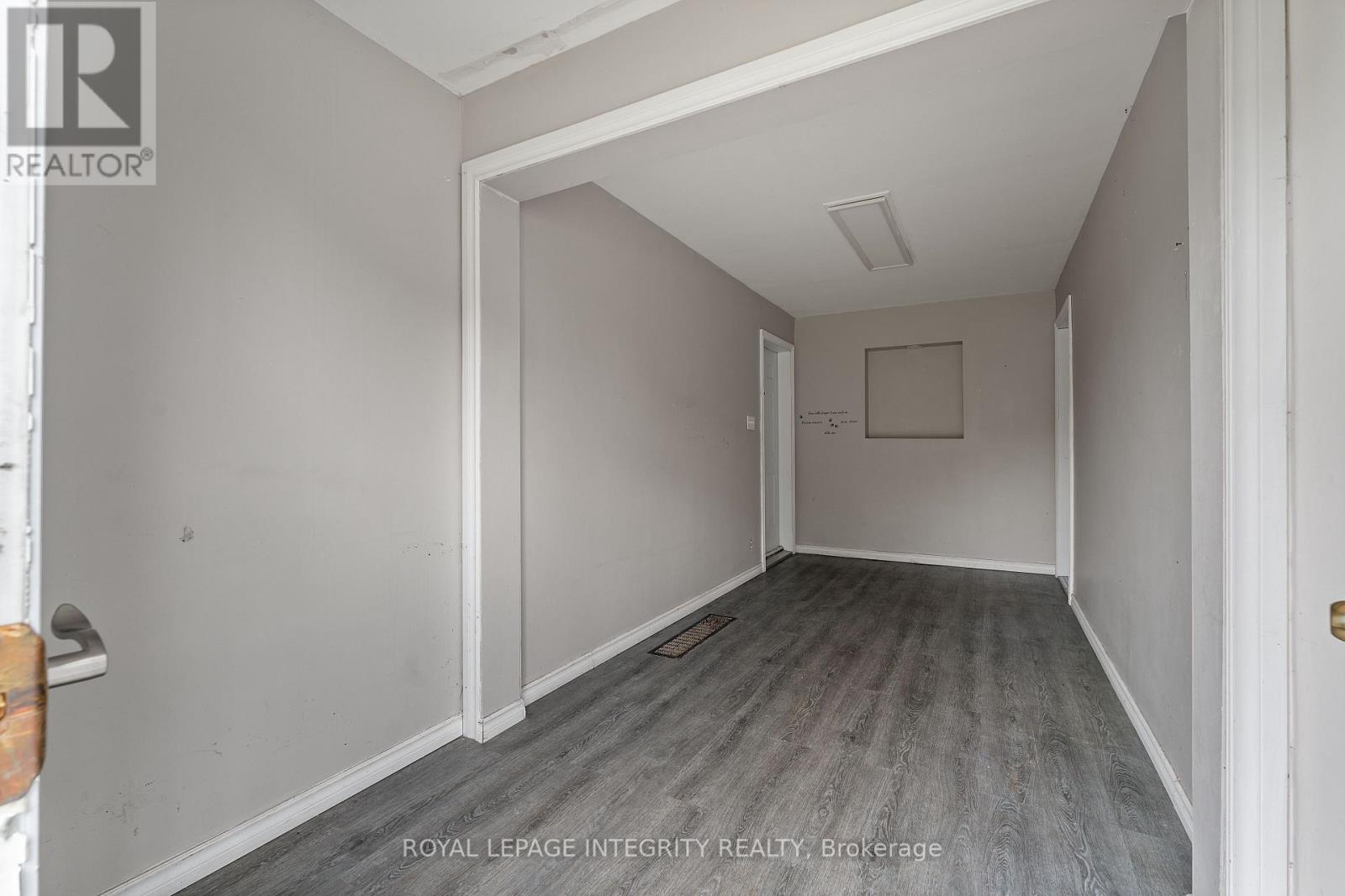 3823 DROUIN ROAD - 4