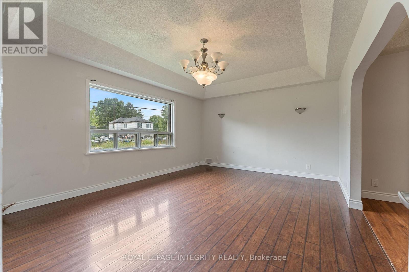 3823 DROUIN ROAD - 5