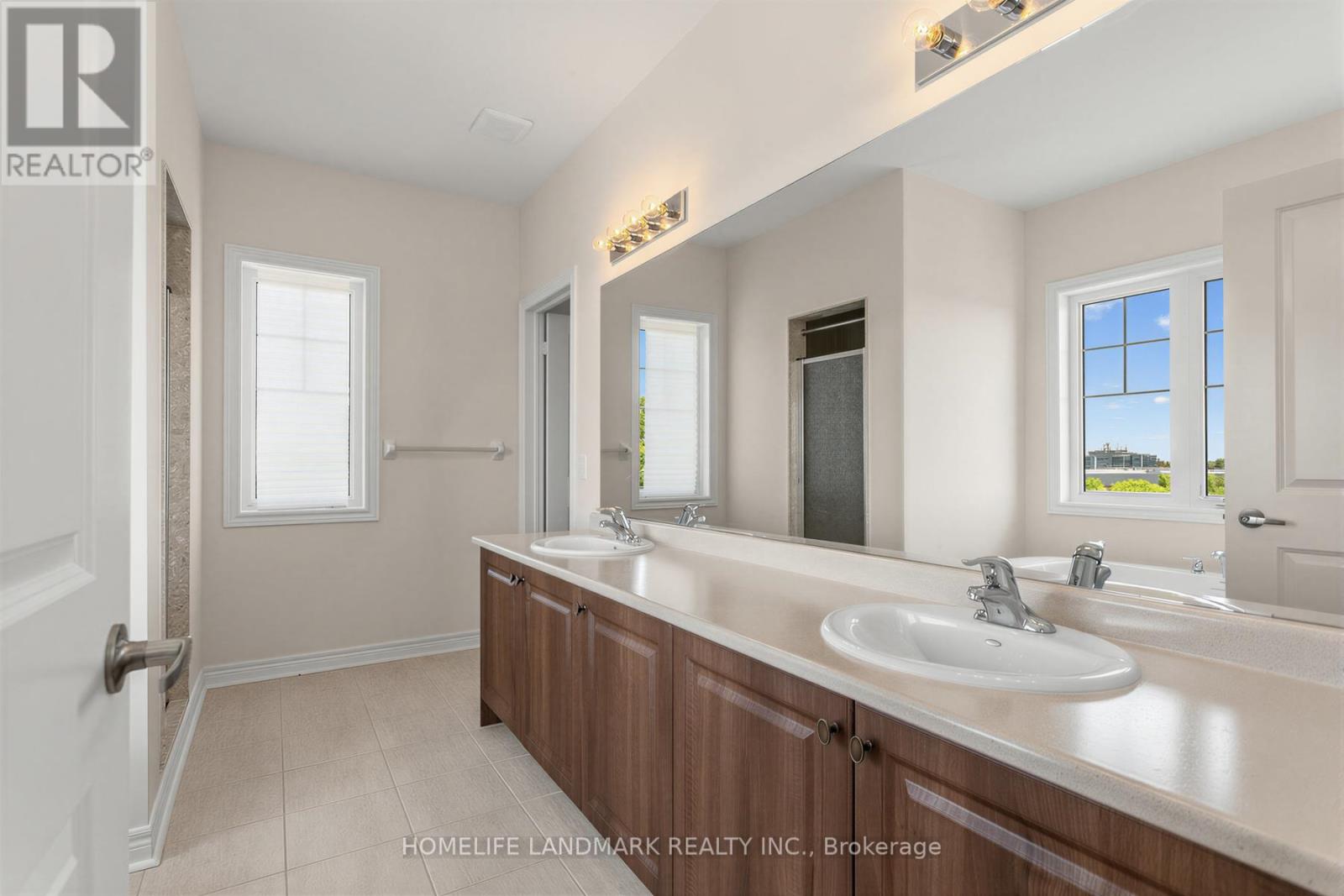 55 GERDEN DRIVE - 22