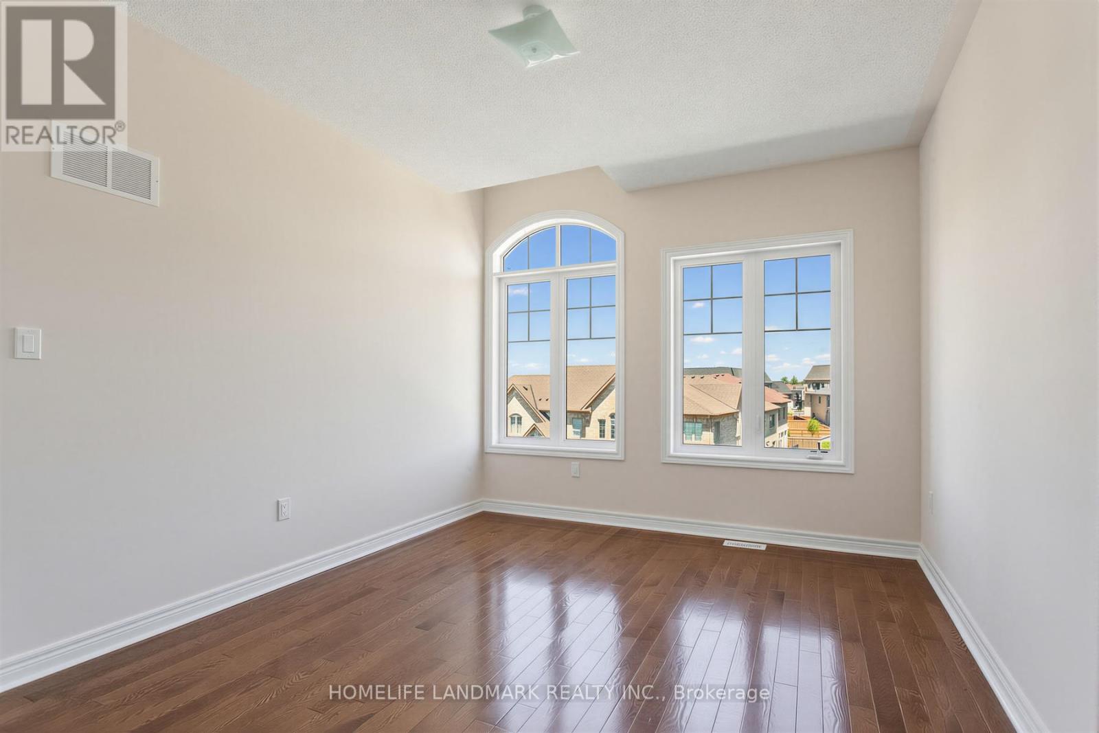 55 GERDEN DRIVE - 29