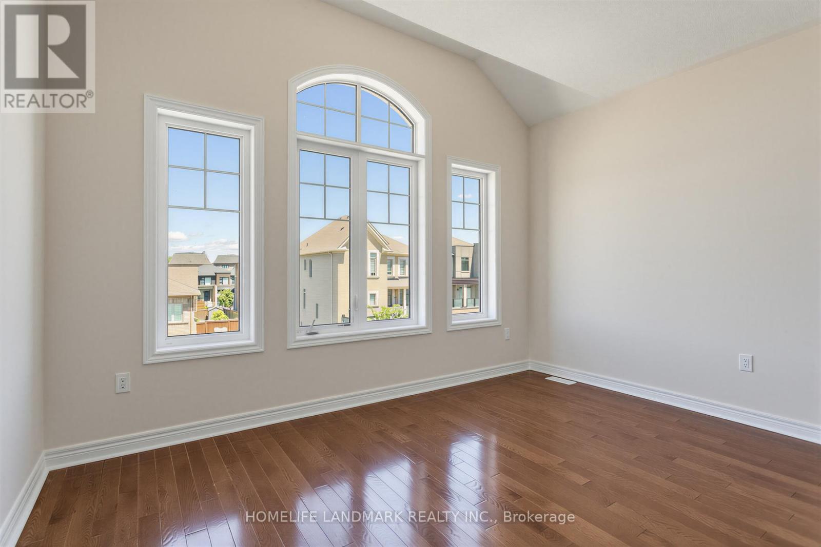 55 GERDEN DRIVE - 33