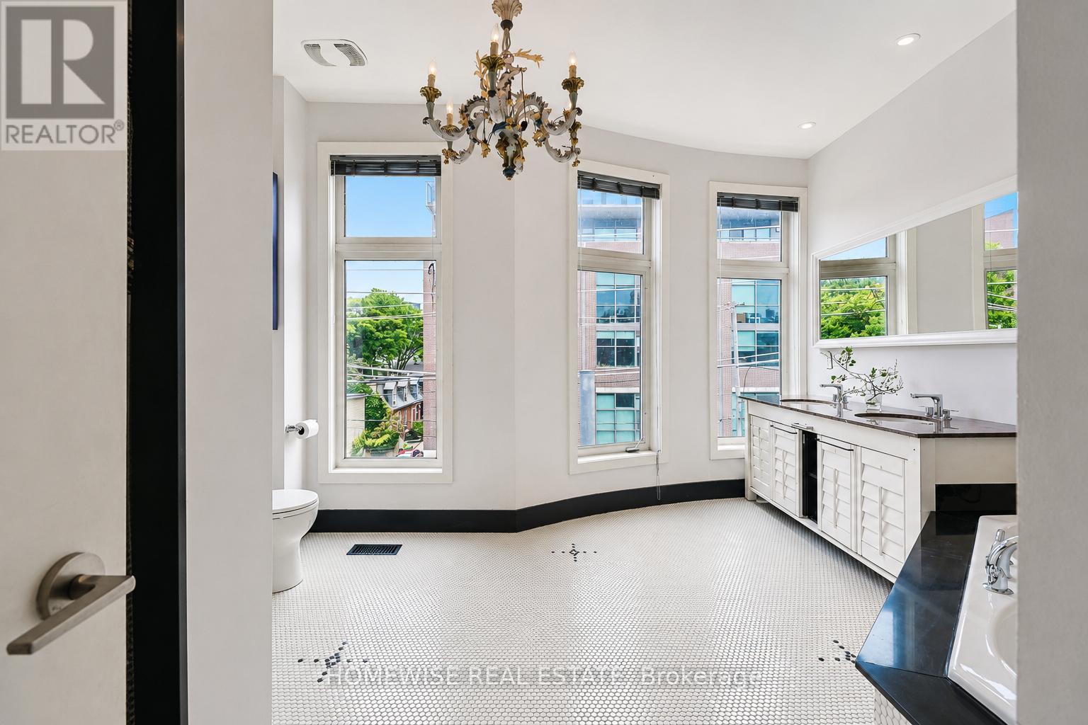 476 KING STREET E - 22