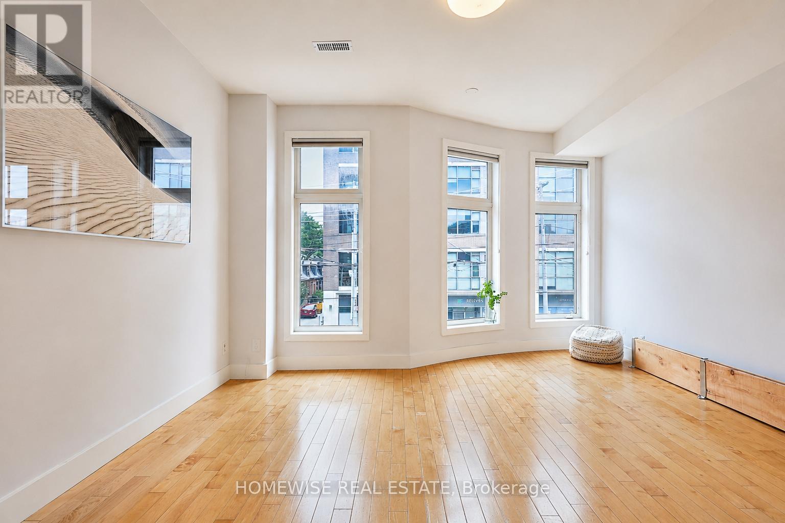 476 KING STREET E - 26