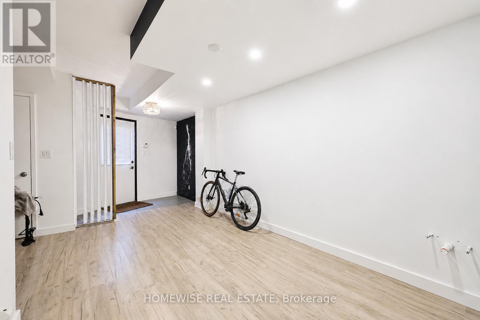 476 KING STREET E - 32
