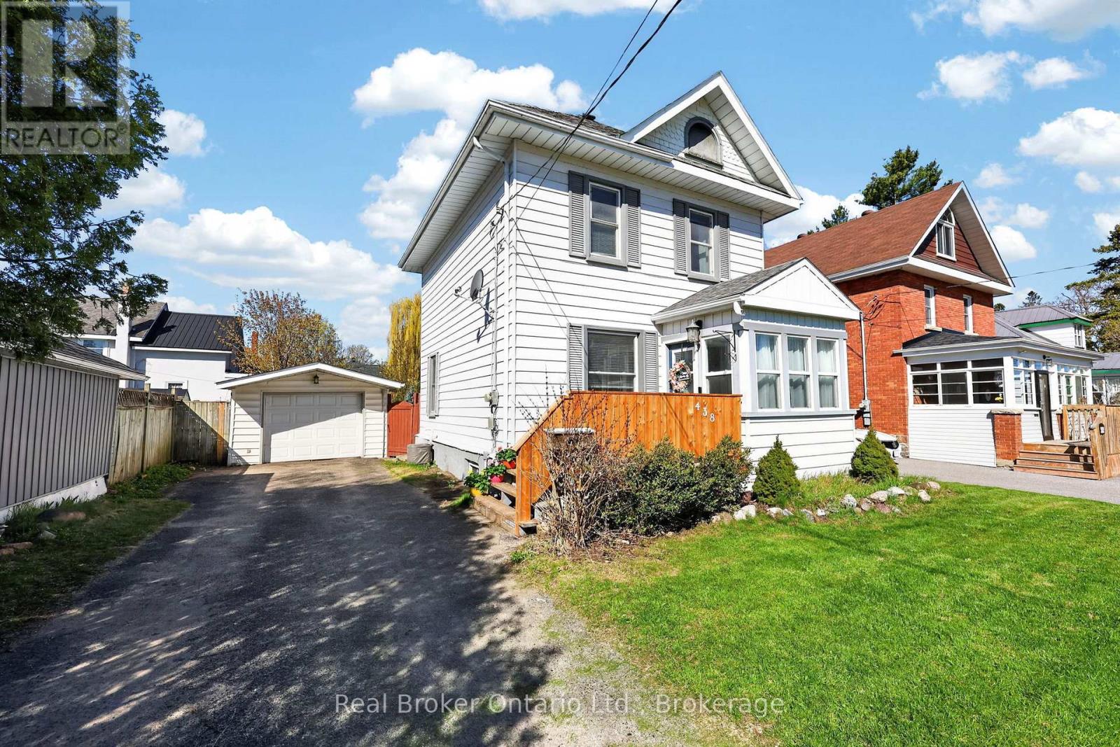 438 RUSSELL STREET - 1