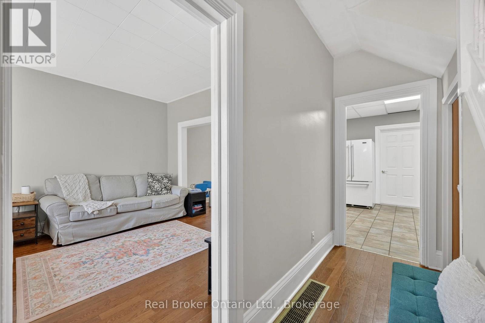 438 RUSSELL STREET - 5