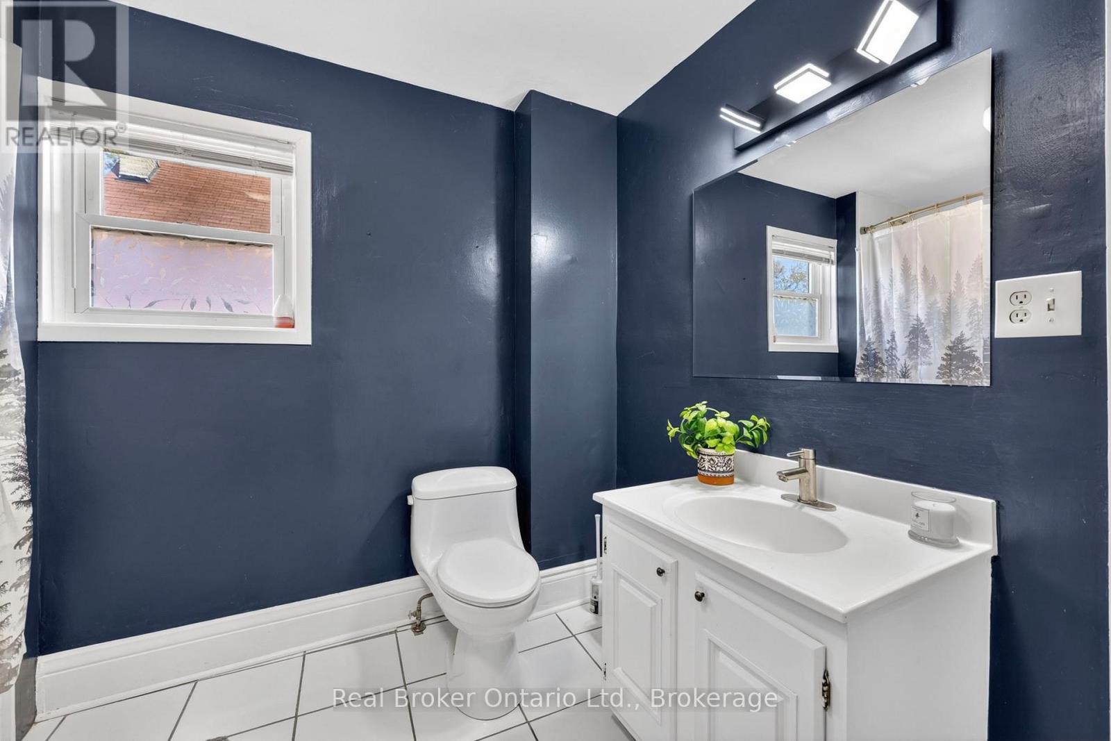 438 RUSSELL STREET - 20