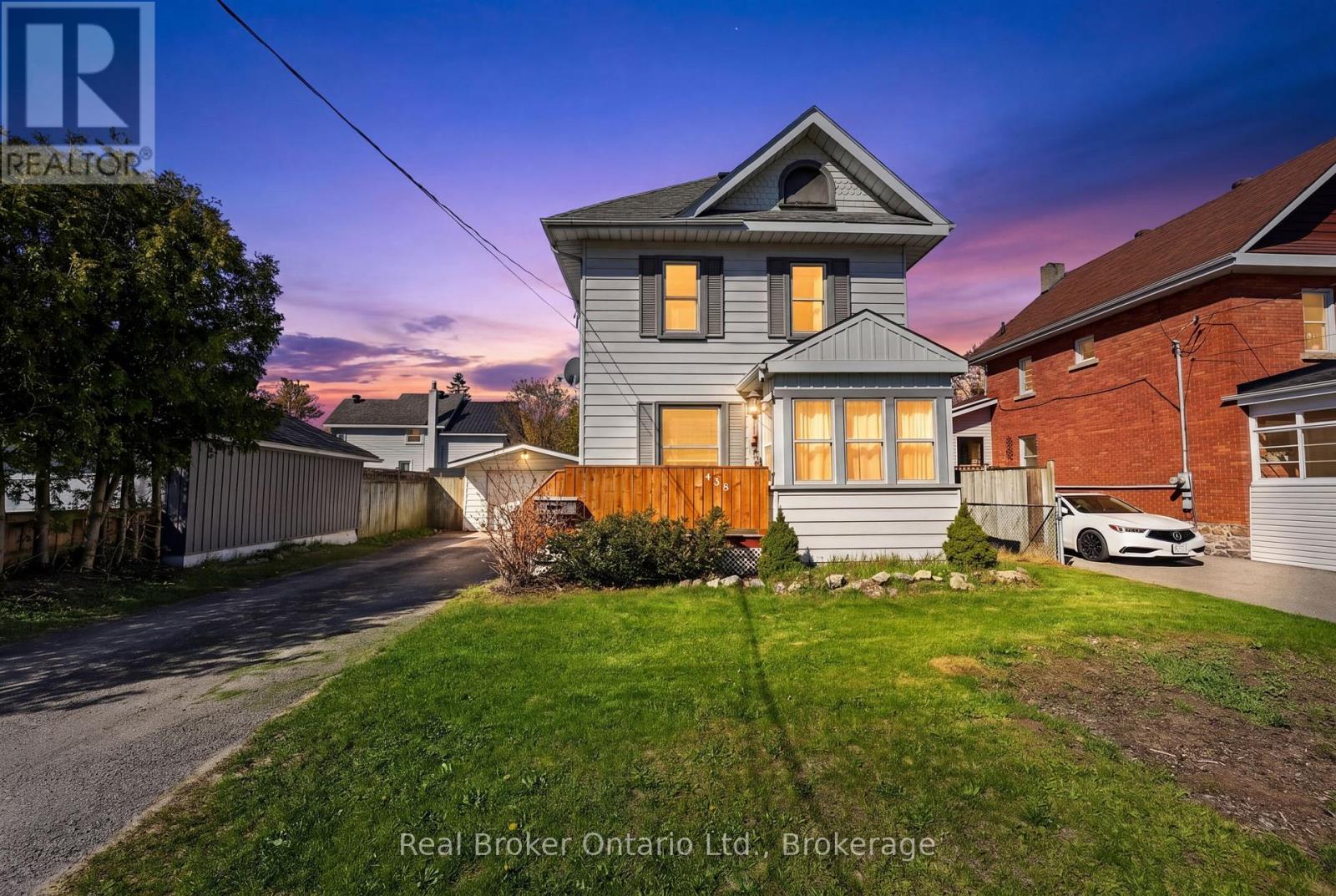 438 RUSSELL STREET - 24