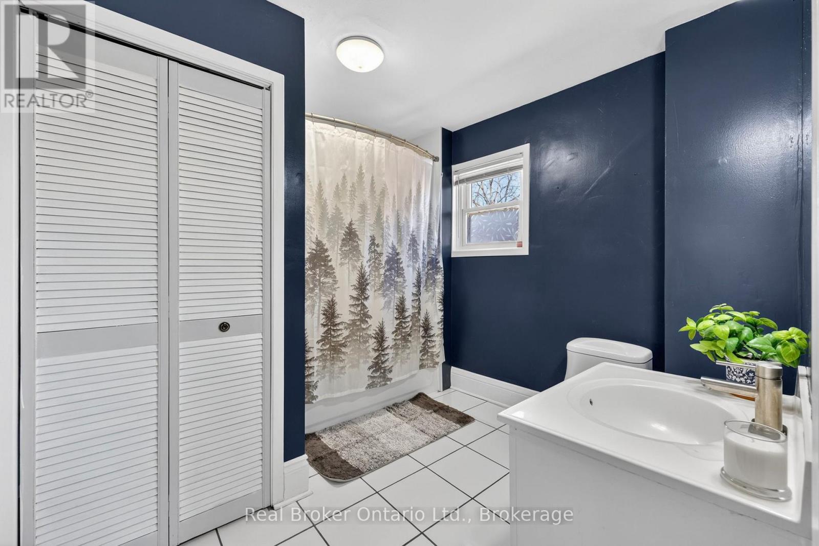 438 RUSSELL STREET - 19
