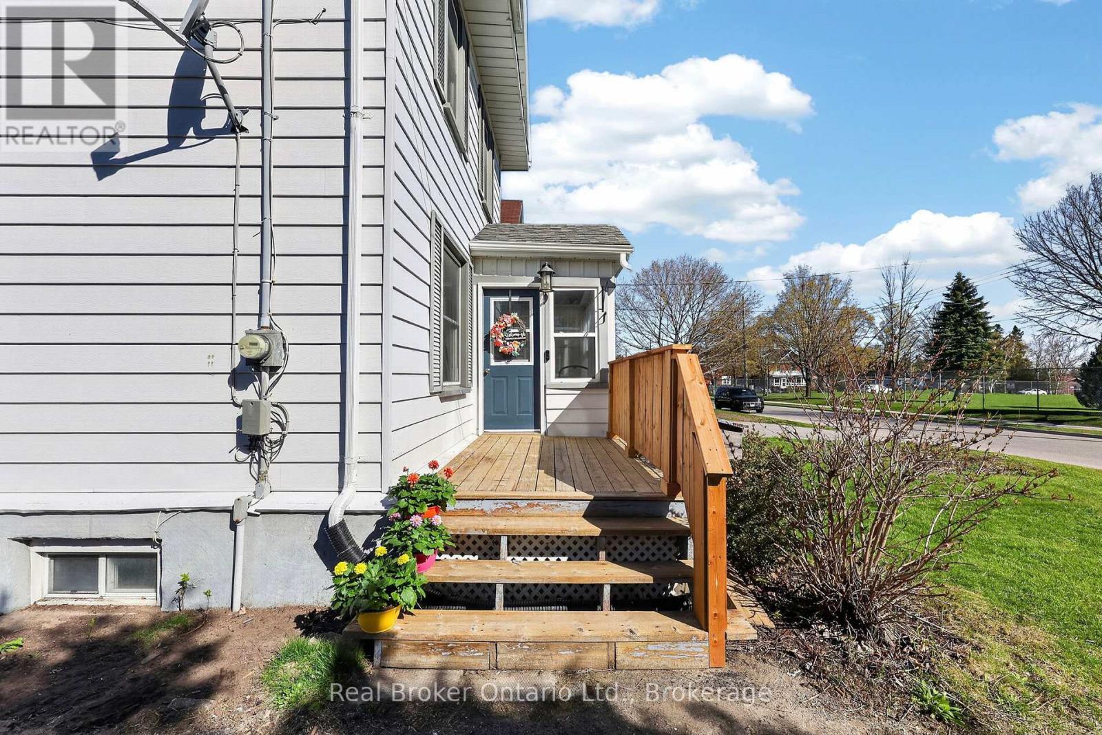 438 RUSSELL STREET - 3