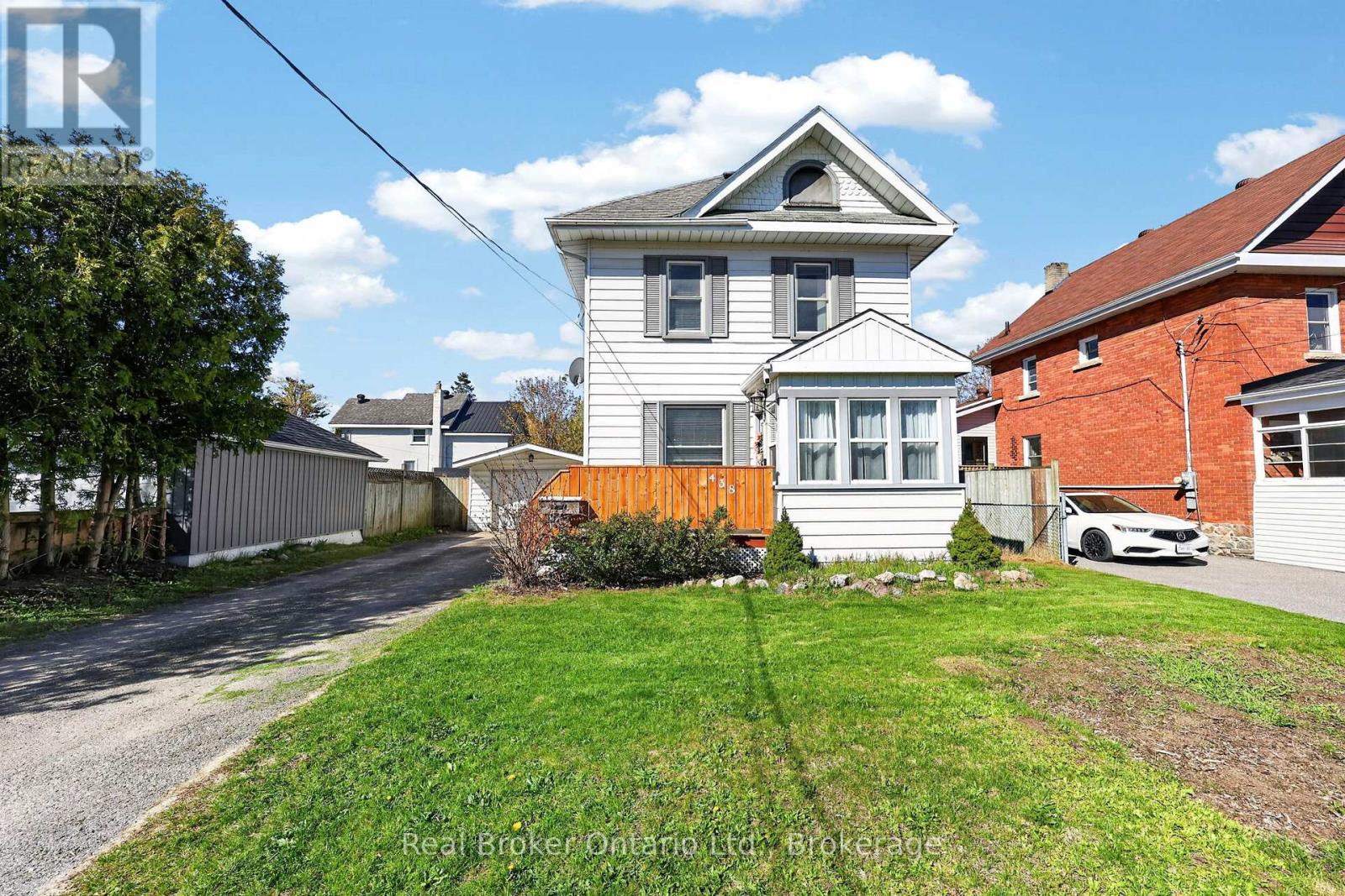 438 RUSSELL STREET - 2