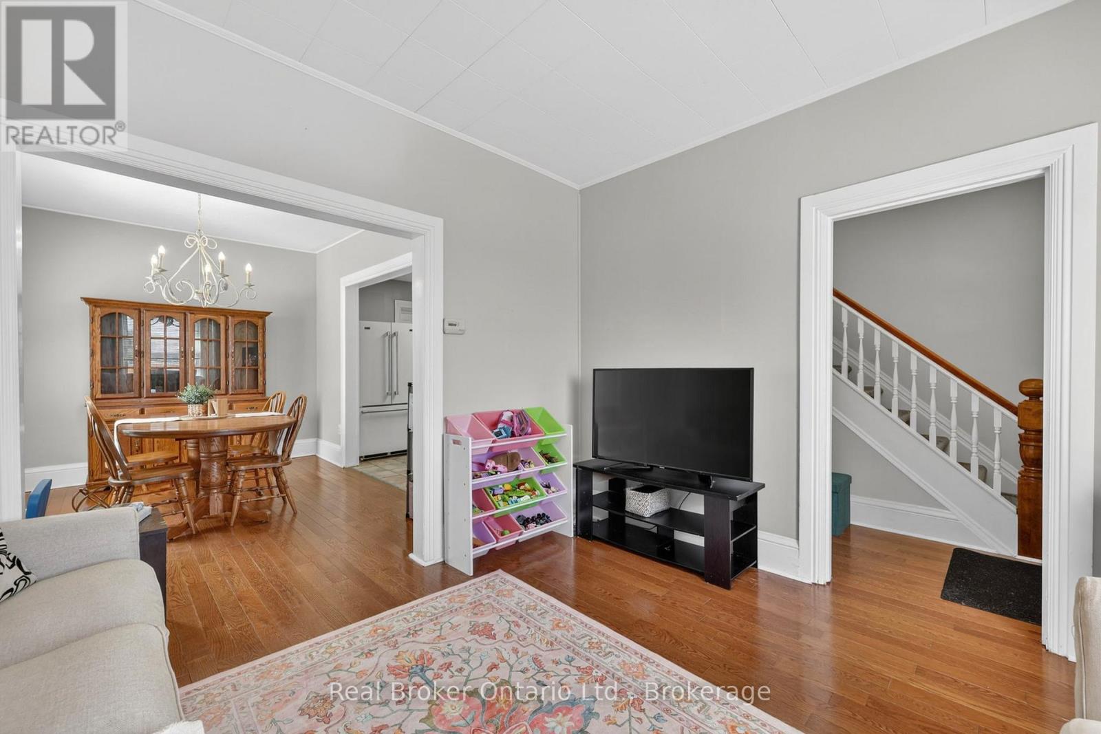 438 RUSSELL STREET - 8
