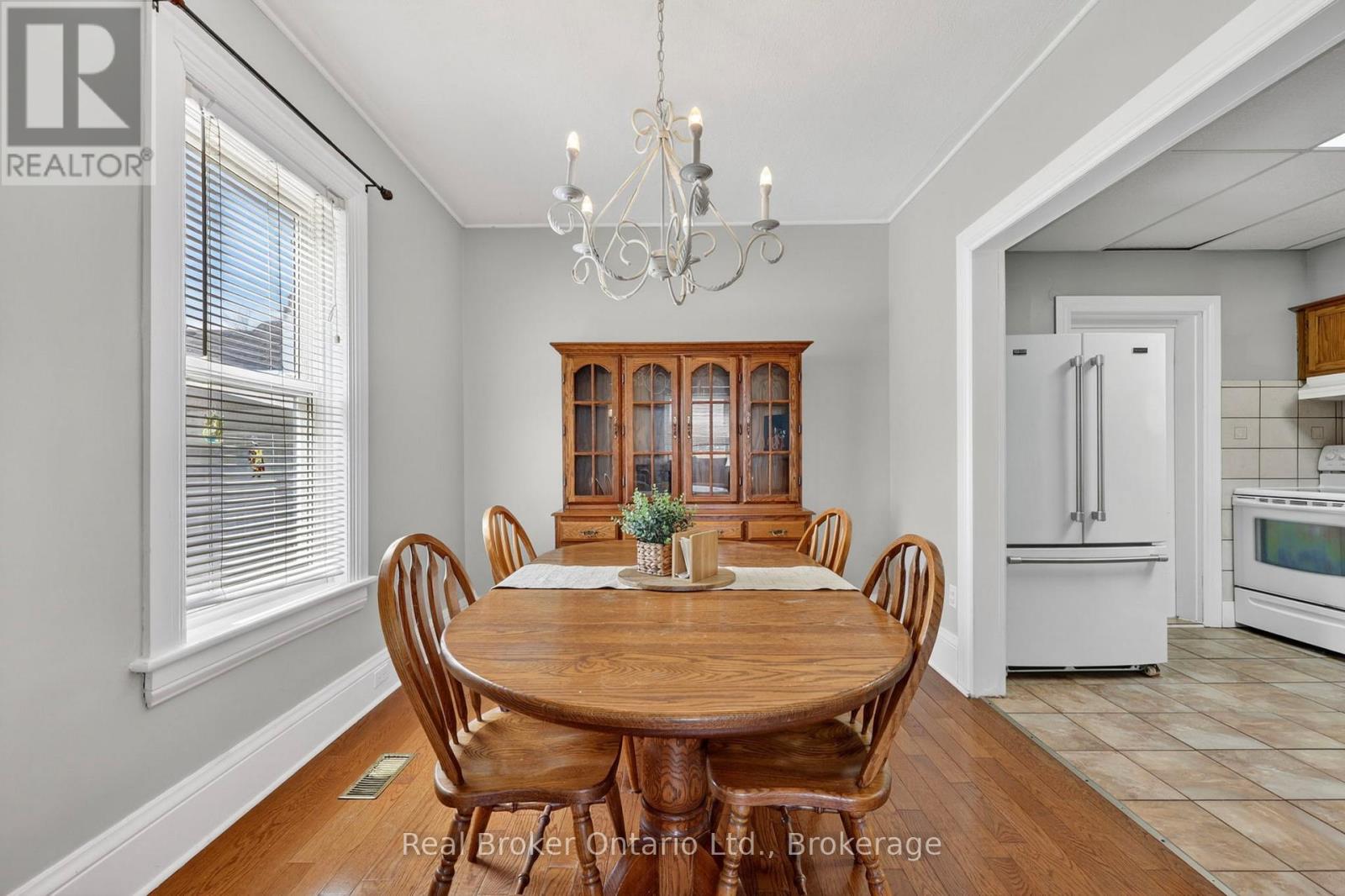 438 RUSSELL STREET - 9