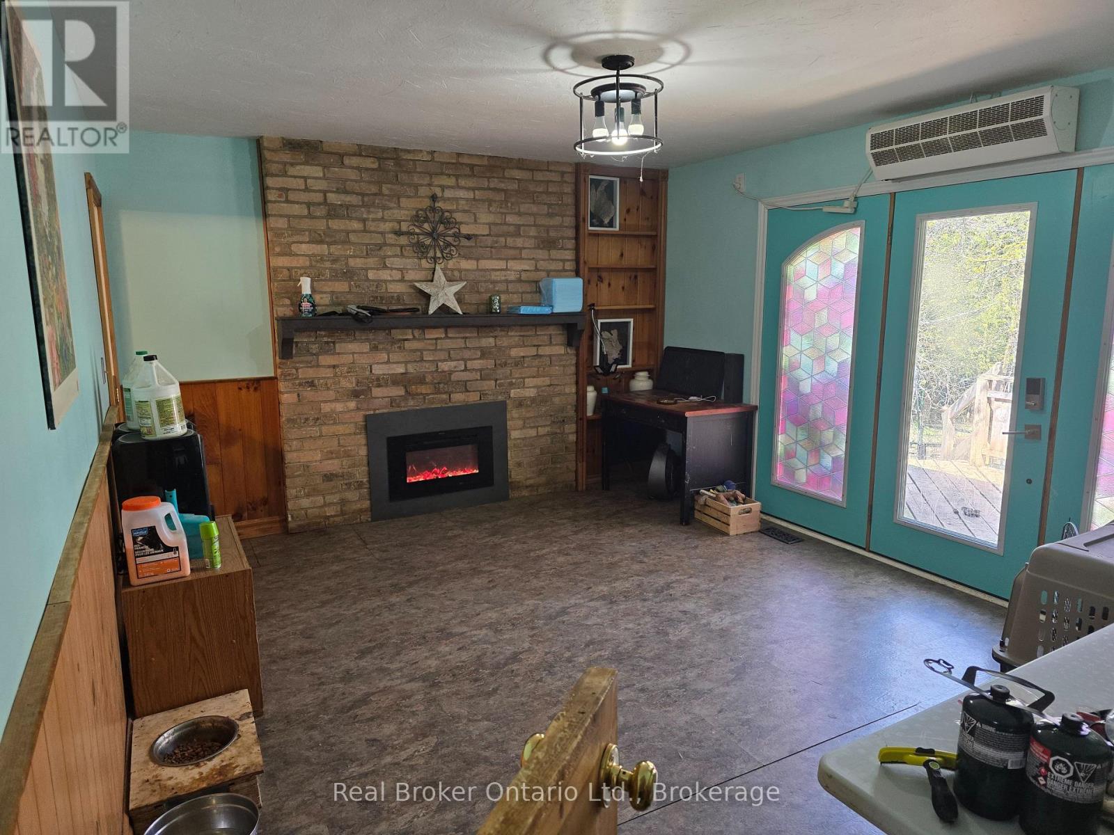 525 MAIN STREET W - 2