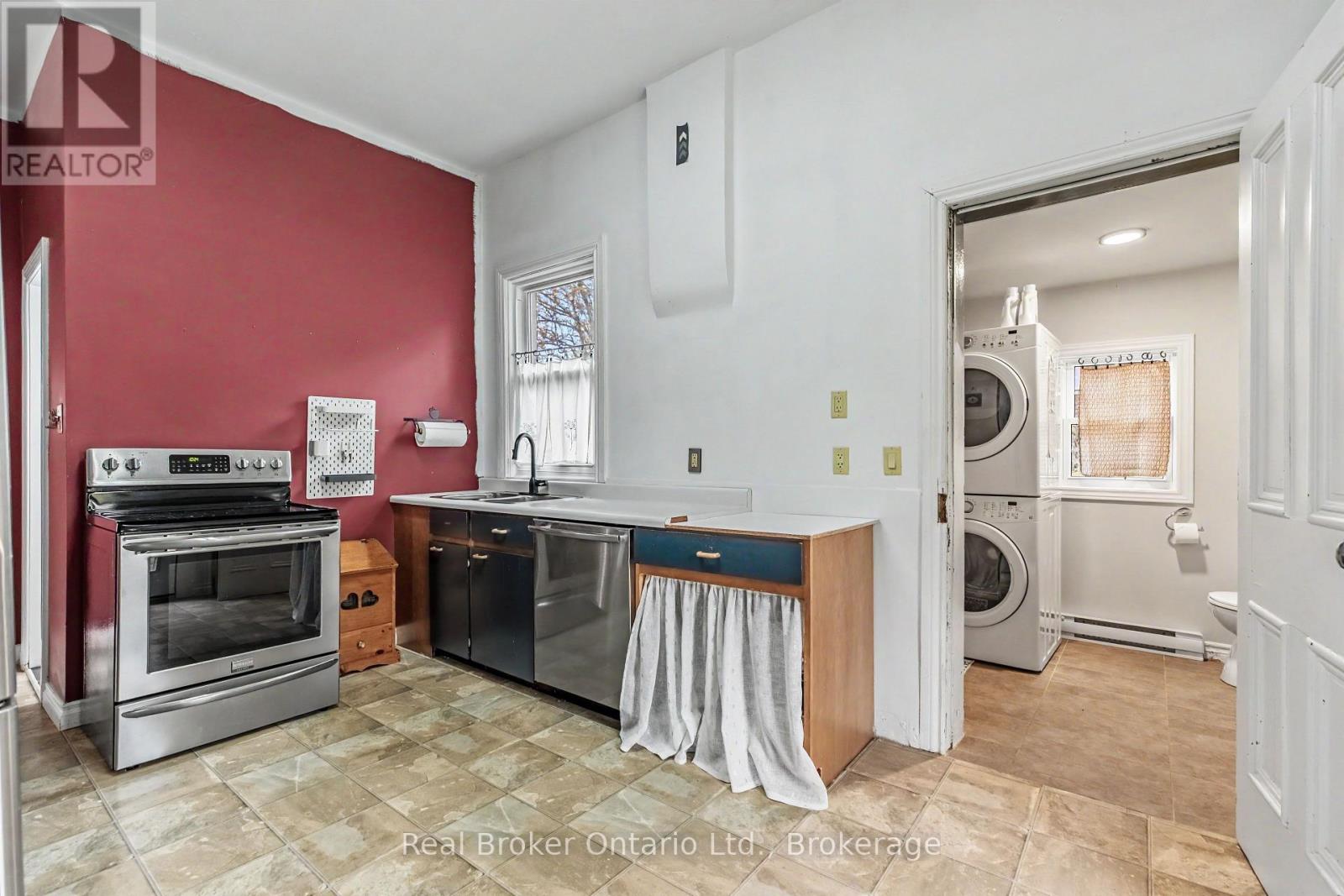 846 7TH AVENUE E - 28