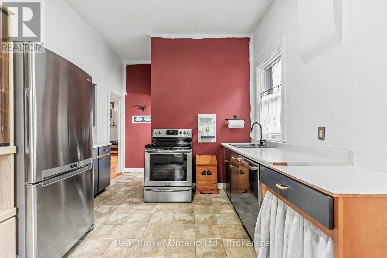846 7TH AVENUE E - 26
