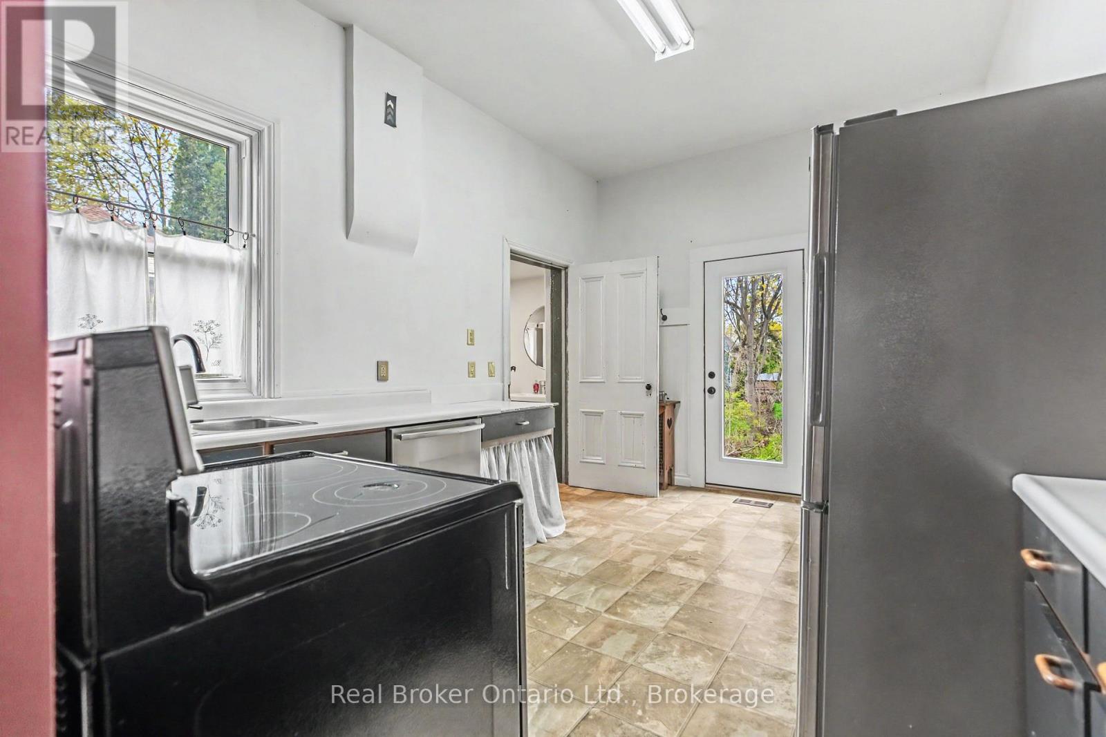 846 7TH AVENUE E - 25
