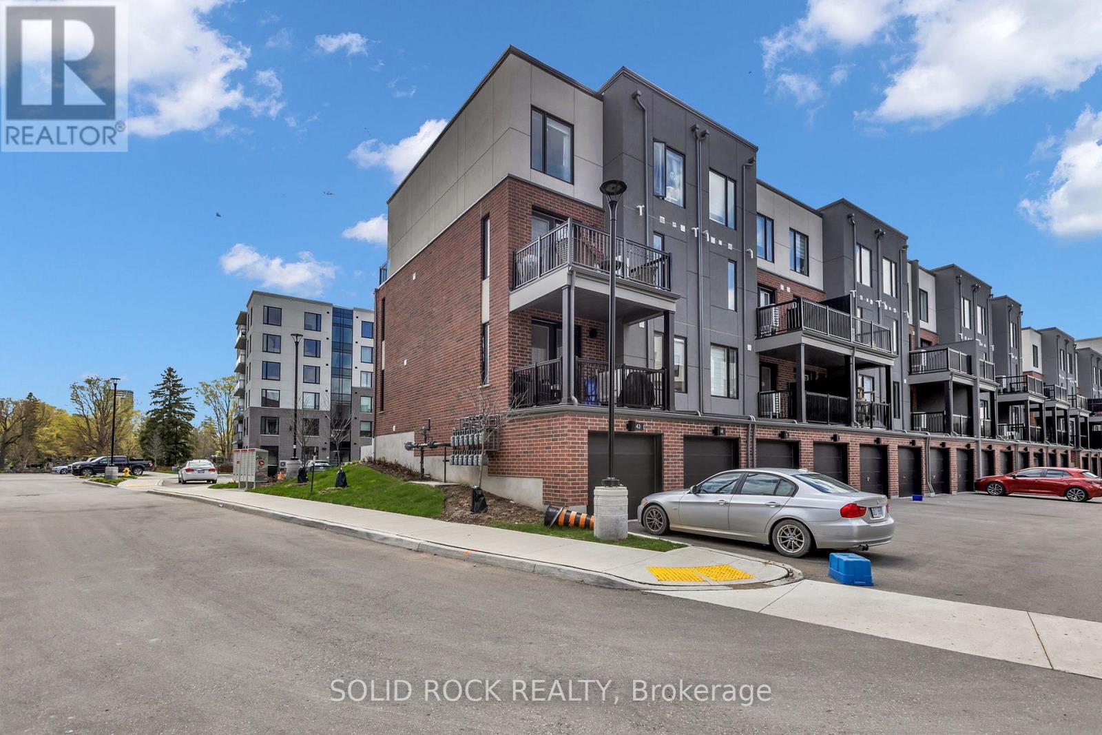#43 99 ROGER STREET - 33