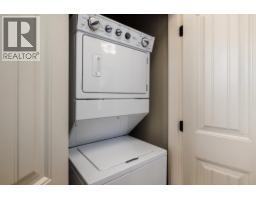 6930 Barcelona Drive, Kelowna, BC V1Z3R8 Photo 14