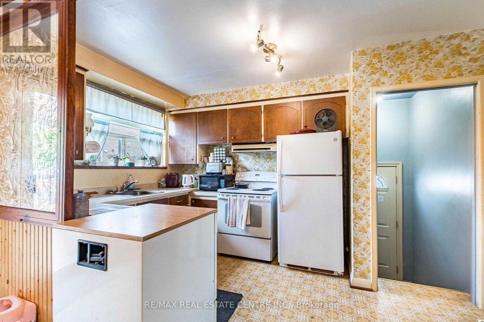 6939 JUSTINE DRIVE - 15