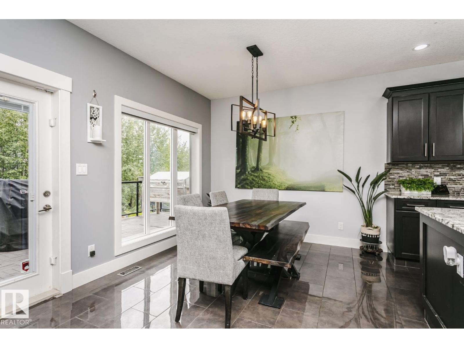5414 64 ST - 12
