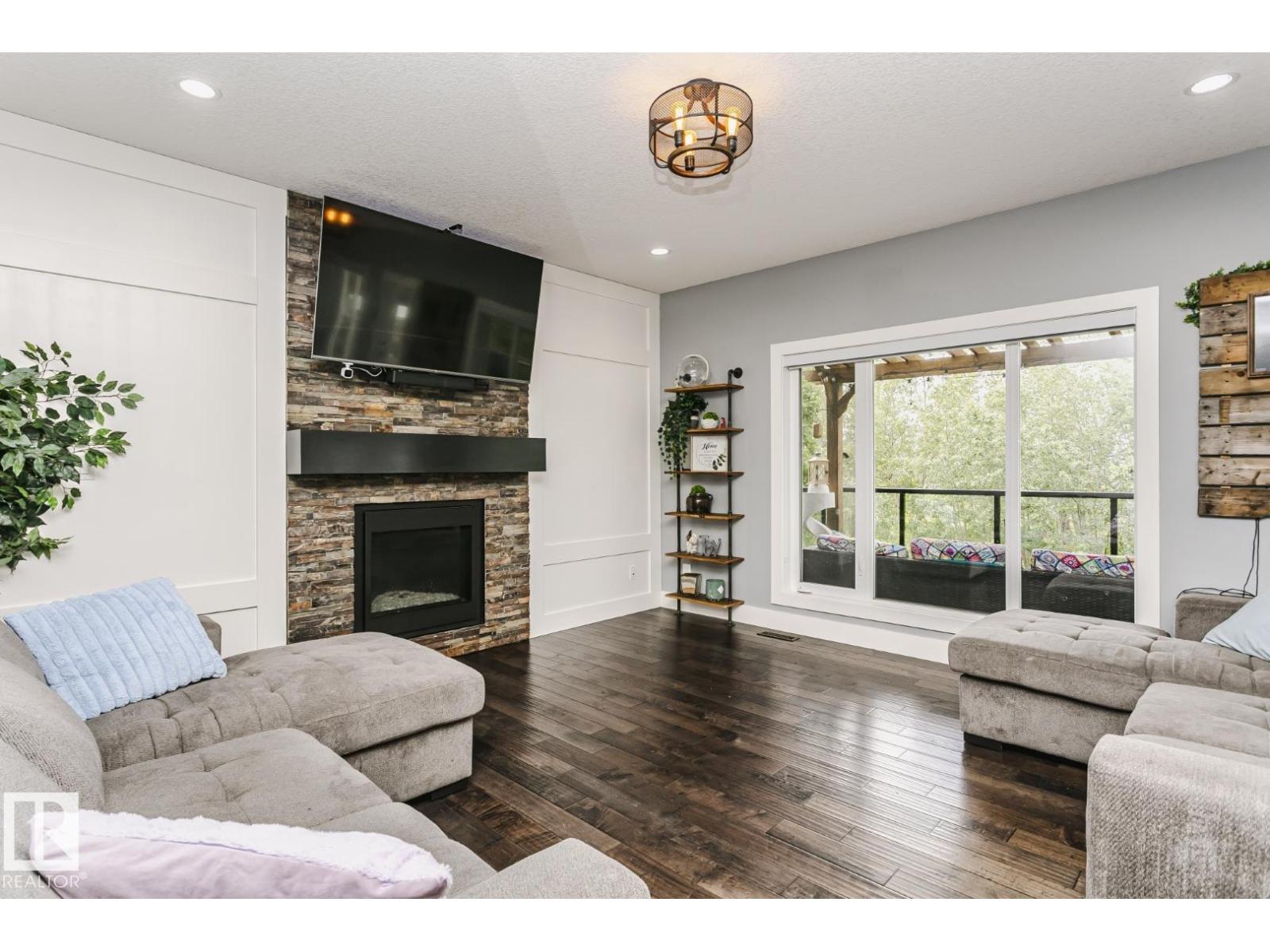 5414 64 ST - 13