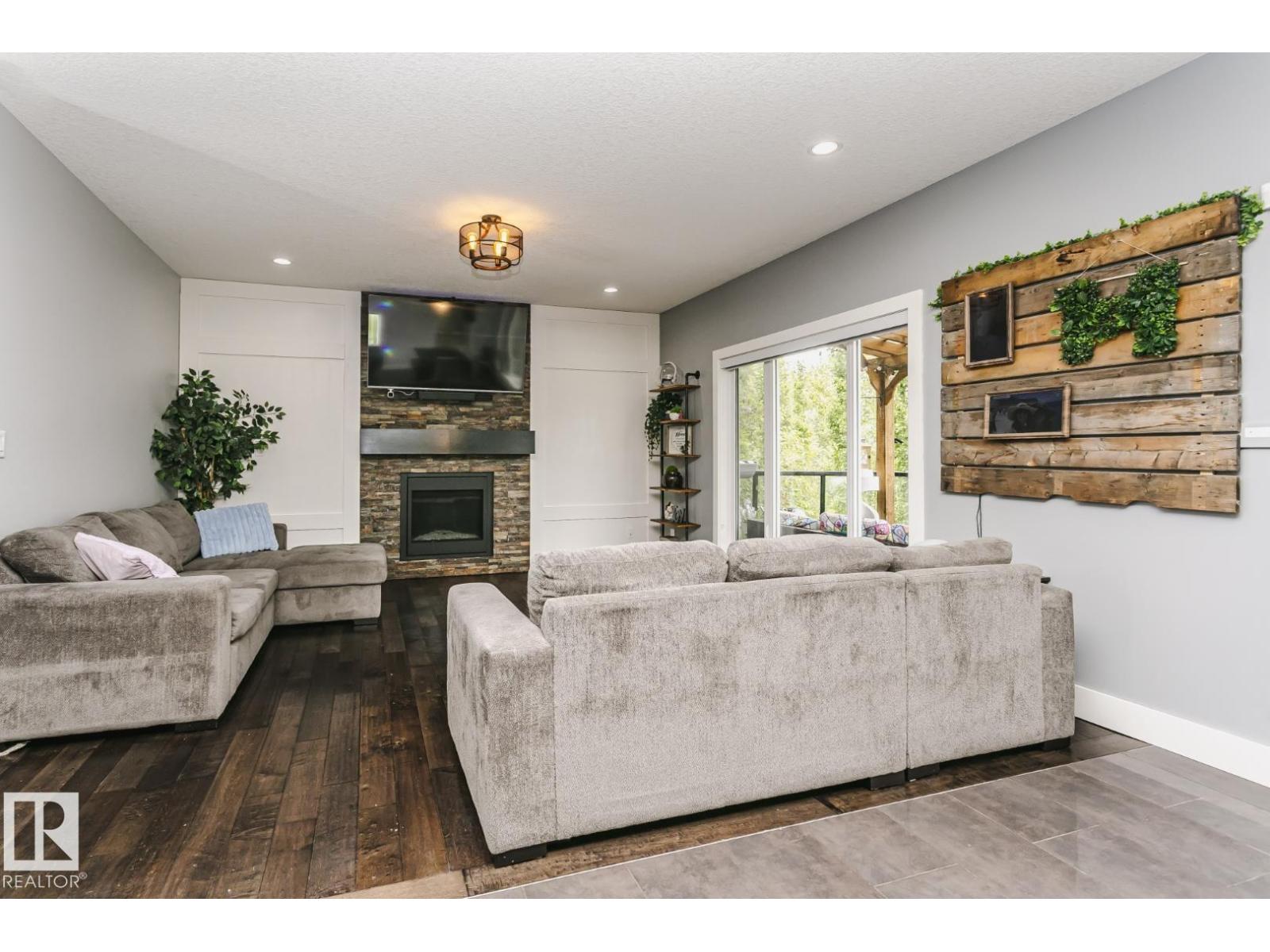 5414 64 ST - 14