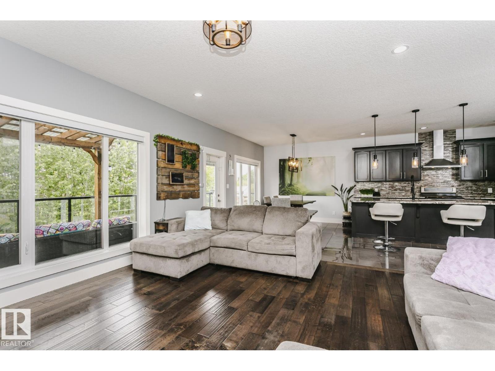 5414 64 ST - 15