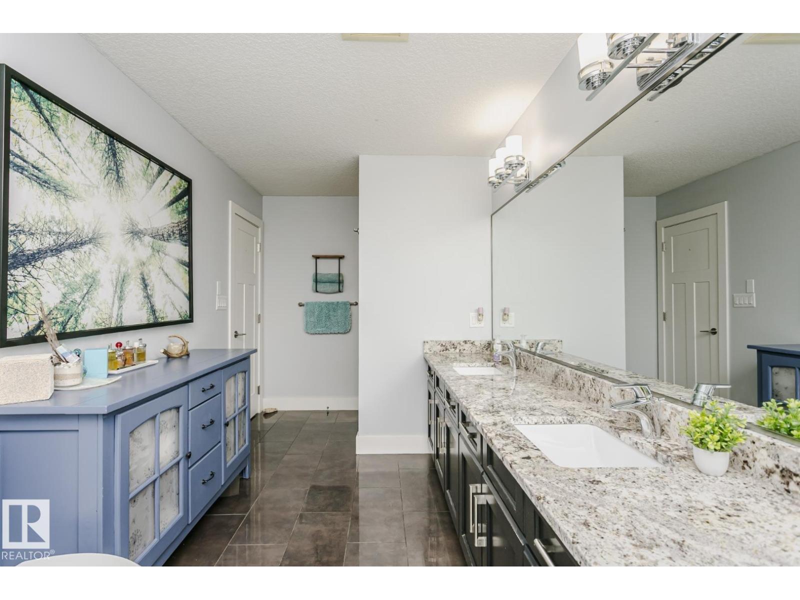 5414 64 ST - 25