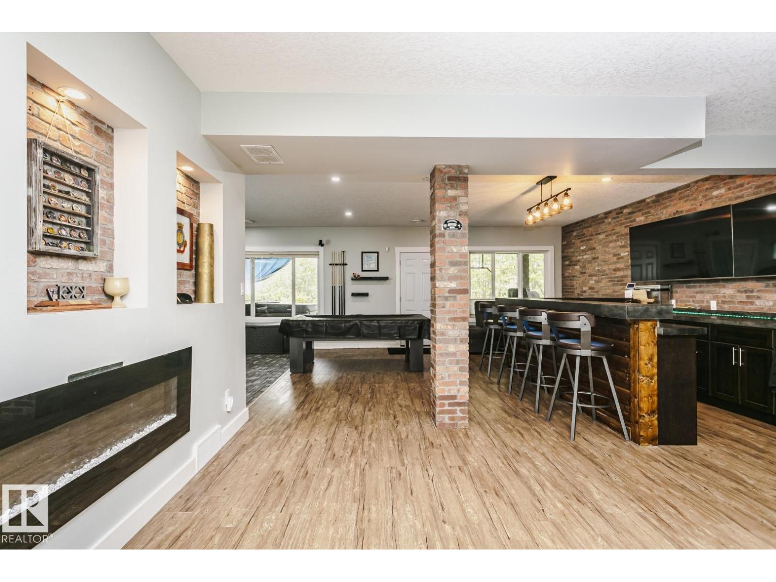 5414 64 ST - 36