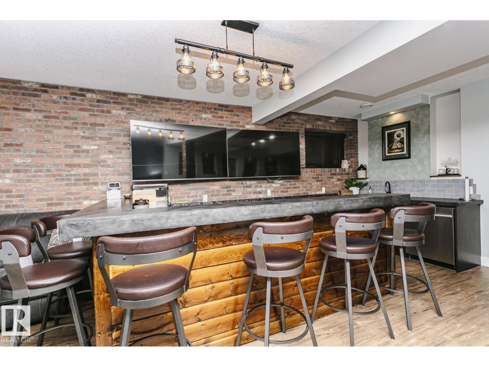 5414 64 ST - 38