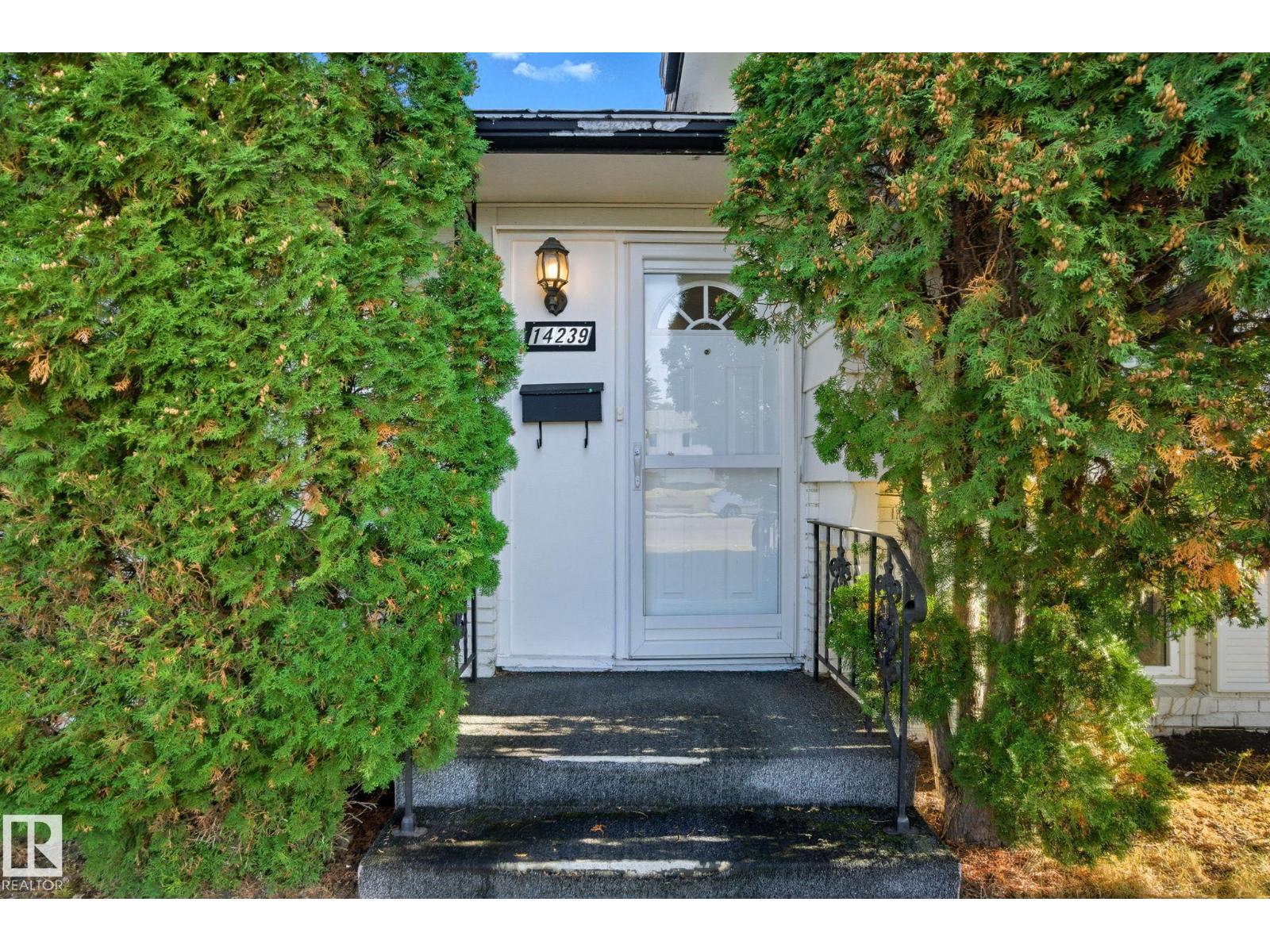 14239 53 ST NW - 5