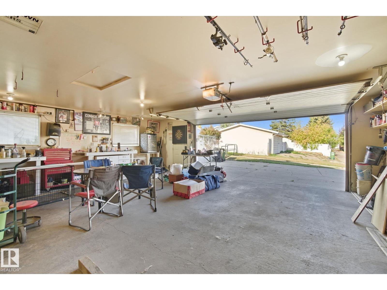 14239 53 ST NW - 52